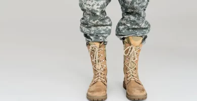 combinar botas militares beige